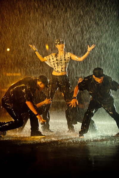 Và từng bị ốm vì quay dưới mưa