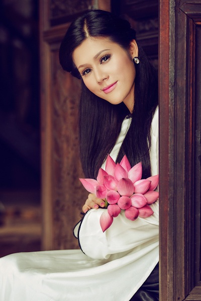 Maria Đinh Phương Ánh dịu dàng với áo dài - 1 Phan Anh