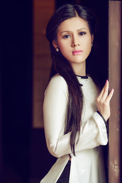 Maria Đinh Phương Ánh dịu dàng với áo dài - 9 Phan Anh