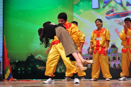 Thuý Hạnh là “người đàn ông của đời... Huy Tuấn” - 1 Thuý Hạnh tiếp tục được nhờ làm chuột bạch cho phần biểu diễn của thí sinh