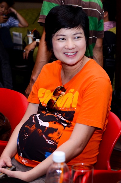 Thuý Vinh vác bụng bầu đến mừng Ngô Kiến Huy - 1 Thuý Vinh lên cân thấy rõ