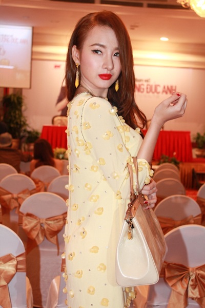 Angela Phương Trinh gây sốc vì phẫu thuật thẩm mỹ "quá liều" - 3 Gương mặt của cô gần như đã biến đổi hoàn toàn nhờ chiếc mũi quá khổ