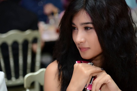 Diễm My trẻ trung trong tiệc sinh nhật lần thứ 50 bên bạn bè - 9 Diễm viên Kim Tuyến