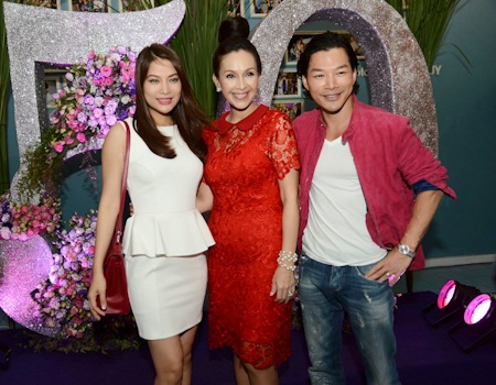 Diễm My trẻ trung trong tiệc sinh nhật lần thứ 50 bên bạn bè - 12 Vợ chồng Trần Bảo Sơn và Trương Ngọc Ánh cũng đến dự