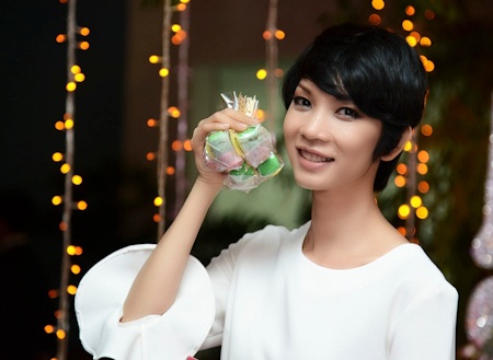 Diễm My trẻ trung trong tiệc sinh nhật lần thứ 50 bên bạn bè - 13 Xuân Lan