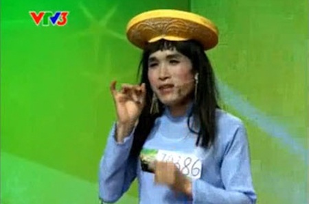 Thí sinh giả gái phản cảm