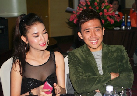 Bạn gái của MC Trấn Thành là em họ Mai Thu Huyền - 2 Trấn Thành và cô bạn gái xinh đẹp