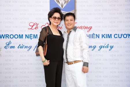 Danh ca Giao Linh cũng đến dự