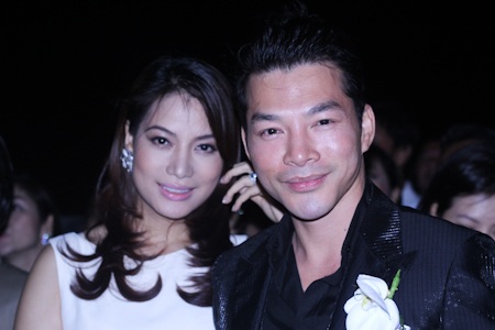 Khi người mẫu diễn thời trang trên... cầu thang - 2 Khi người mẫu diễn thời trang trên... cầu thang - 2