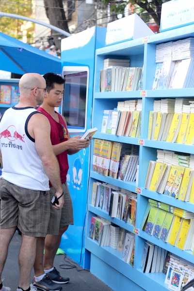 Tưng bừng đường sách tết 2012 - 15