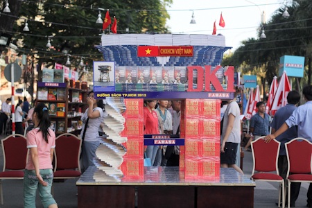 Tưng bừng đường sách tết 2012 - 6