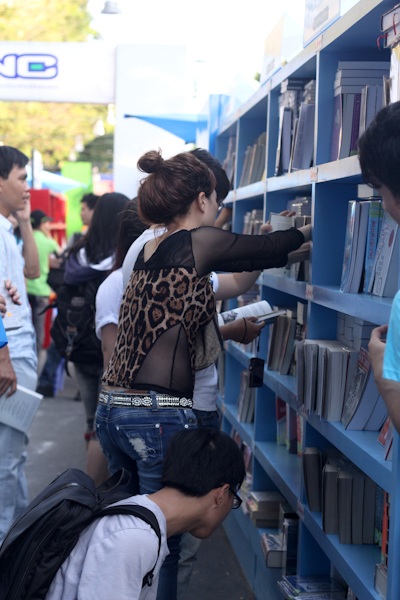 Tưng bừng đường sách tết 2012 - 8