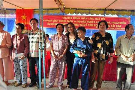 Mỹ Tâm mang tết sớm đến cho người nghèo - 8