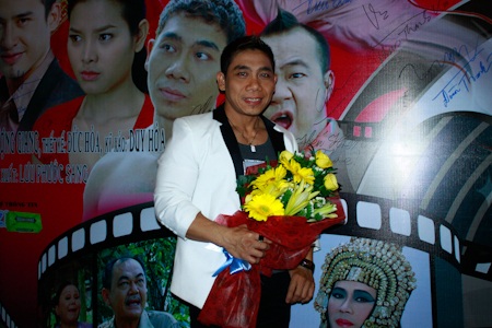 Phạm Văn Mách được "hâm mộ cuồng nhiệt" - 2