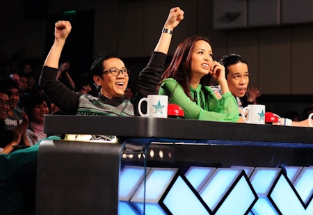 NSND Trần Hiếu dẫn cháu đi thi Vietnam’s got talent - 2 NSND Trần Hiếu dẫn cháu đi thi Vietnam’s got talent - 2
