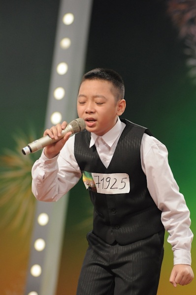 Bật khóc vì cậu bé hát My heart will go on - 1 Bật khóc vì cậu bé hát My heart will go on - 1