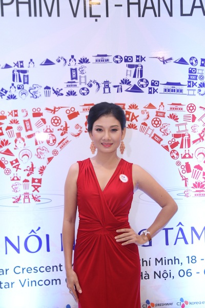 Cha Ye-Ryeon sánh đôi cùng Johnny Trí Nguyễn - 5 NSƯT Mỹ Uyên