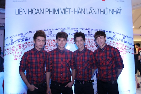 Cha Ye-Ryeon sánh đôi cùng Johnny Trí Nguyễn - 6 Nhóm 365