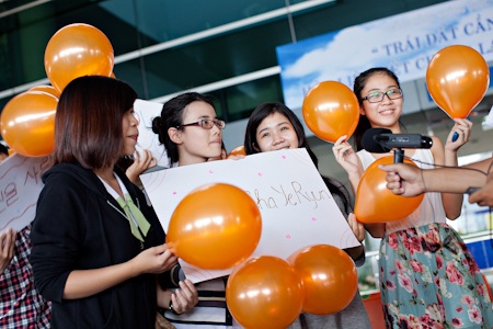Cha Ye-Ryeon đã có mặt tại Việt Nam - 2 Các fans chào đón sự có mặt của Cha Ye-Ryeon