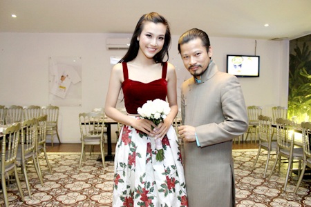 Á hậu Hoàng Oanh rạng rỡ trong tiệc cảm ơn - 8 Doanh nhân Hùng Cửu Long