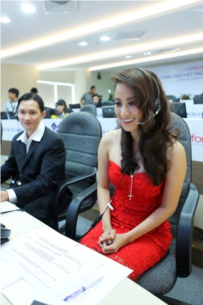 Khánh Thi vào vai cô điện thoại viên xinh đẹp