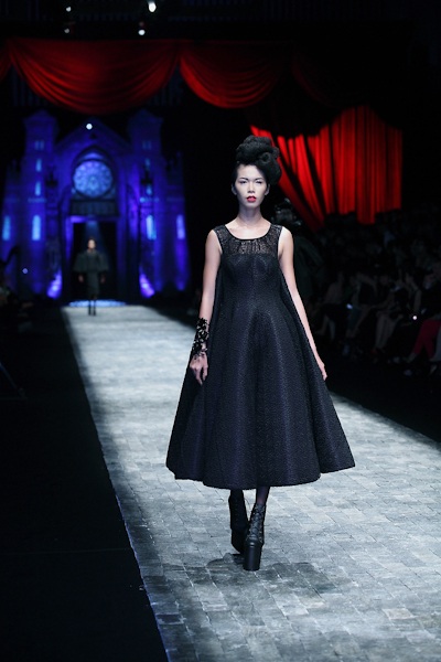 "Gái một con" Linh Nga trên sàn diễn thời trang - 11 Minh Tú