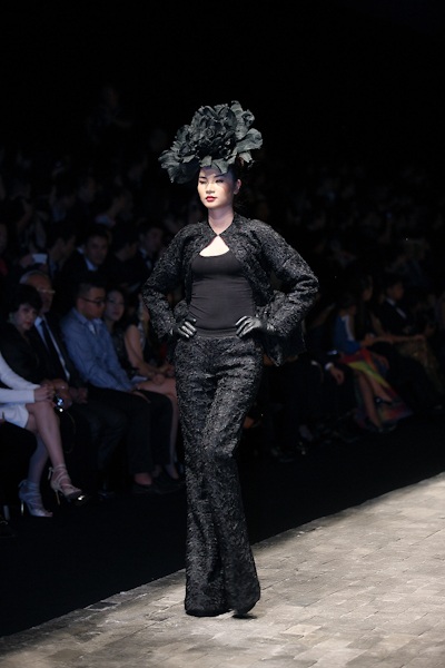 "Gái một con" Linh Nga trên sàn diễn thời trang - 18 Ngọc Oanh