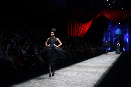 "Gái một con" Linh Nga trên sàn diễn thời trang - 14 Minh Triệu