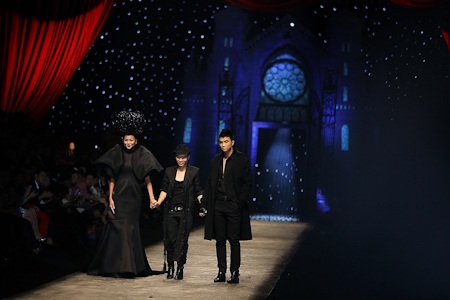 "Gái một con" Linh Nga trên sàn diễn thời trang - 24 Chủ nhân của bữa tiệc thời trang - nhà thiết kế Đỗ Mạnh Cường