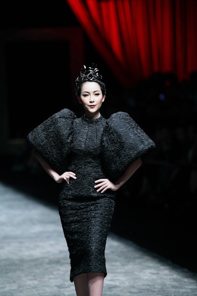 "Gái một con" Linh Nga trên sàn diễn thời trang - 3 Gái một con Linh Nga trên sàn diễn thời trang