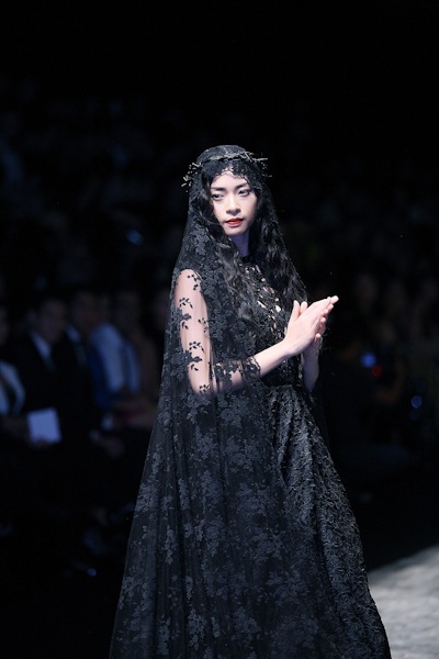 "Gái một con" Linh Nga trên sàn diễn thời trang - 6 Ngô Thanh Vân