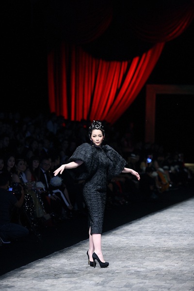 "Gái một con" Linh Nga trên sàn diễn thời trang - 2 Gái một con Linh Nga trên sàn diễn thời trang