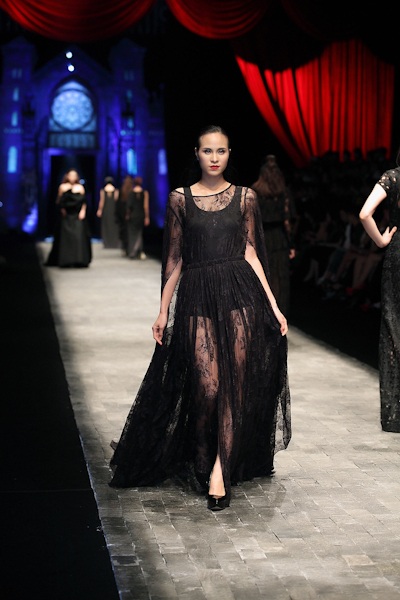 "Gái một con" Linh Nga trên sàn diễn thời trang - 9 Phương Mai