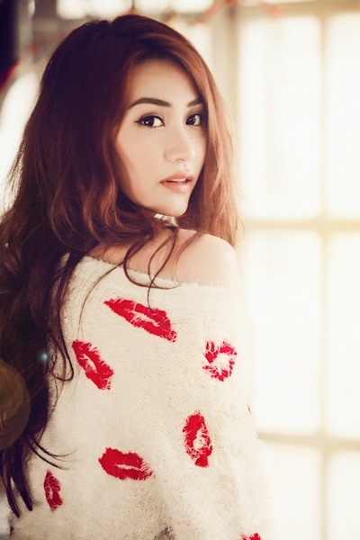 Ngân Khánh đẹp gợi cảm đón giáng sinh - 2 Bình Yên