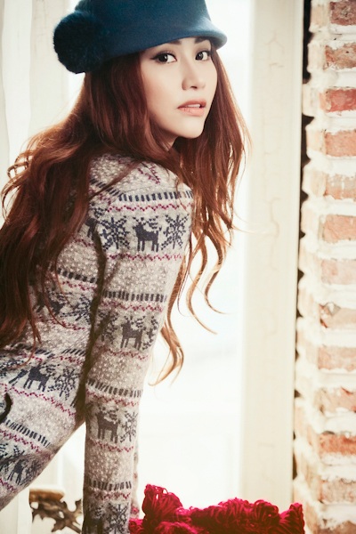 Ngân Khánh đẹp gợi cảm đón giáng sinh - 5 Bình Yên