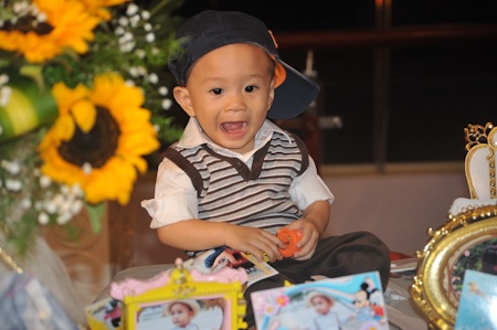 Thanh Thảo làm thôi nôi cho con trai nuôi - 2 Bé Jacky sinh vào ngày 19/12/2011 là kết quả mối quan hệ giữa Thuỵ Anh và Ngô Kiến Huy