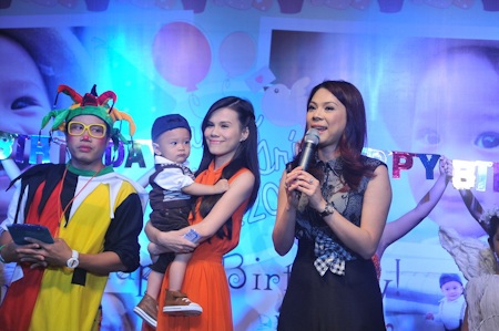 Thanh Thảo làm thôi nôi cho con trai nuôi - 5 Thanh Thảo và Thuỵ Anh nói lời cảm ơn tới bạn bè đã tới chung vui