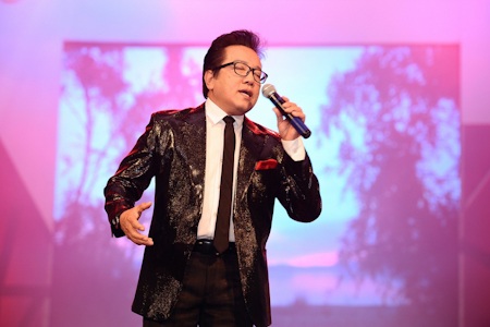 Giáng sinh về qua giọng hát Elvis Phương - 2 Giáng sinh về qua giọng hát Elvis Phương