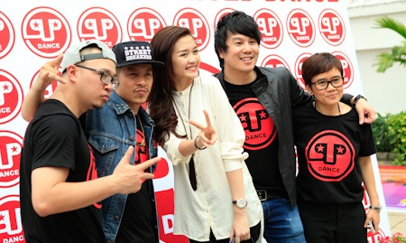 Phương Uyên như thường lệ xuất hiện chung với Thiều Bảo Trang