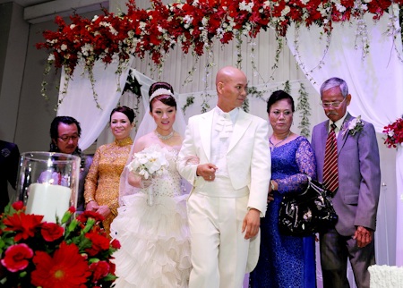 Phan Đinh Tùng hạnh phúc trong ngày cưới - 4 Phan Đinh Tùng hạnh phúc trong ngày cưới - 4