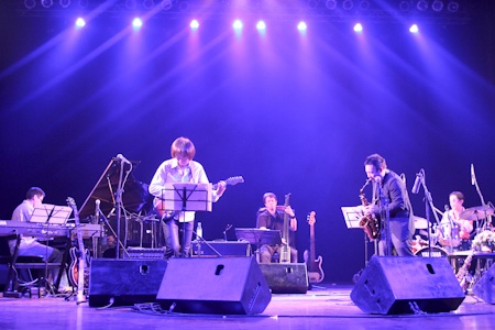 Tùng Dương "chơi" Jazz với các nghệ sĩ châu Á - 2 Tùng Dương "chơi" Jazz với các nghệ sĩ châu Á - 2