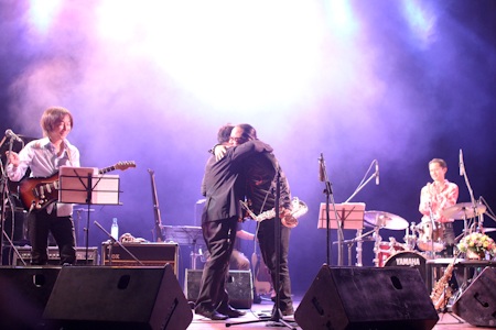 Tùng Dương "chơi" Jazz với các nghệ sĩ châu Á - 6 Tùng Dương "chơi" Jazz với các nghệ sĩ châu Á - 6