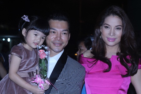 Con gái Trương Ngọc Ánh “quấn” ba hơn mẹ - 2 Con gái Trương Ngọc Ánh “quấn” ba hơn mẹ