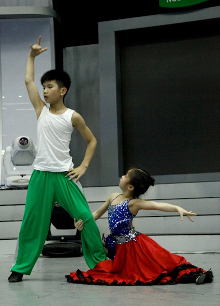 Thí sinh Vietnam's got talent hăng say luyện tập cho đêm chung kết - 12 Thí sinh Vietnam's got talent hăng say luyện tập cho đêm chung kết