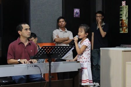 Thí sinh Vietnam's got talent hăng say luyện tập cho đêm chung kết - 6 Thí sinh Vietnam's got talent hăng say luyện tập cho đêm chung kết