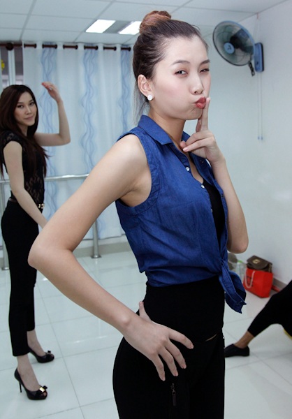 Hậu trường tập luyện của Đêm hội chân dài 6 - 5 Hậu trường tập luyện của Đêm hội chân dài 6