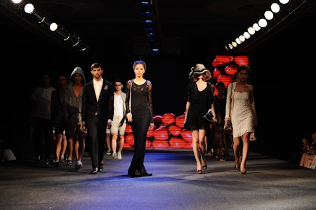 Người mẫu nhí nổi bật trong đêm thời trang - 17