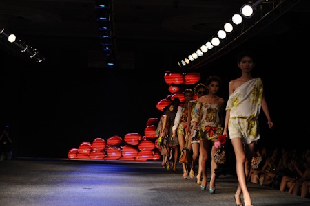 Người mẫu nhí nổi bật trong đêm thời trang - 16