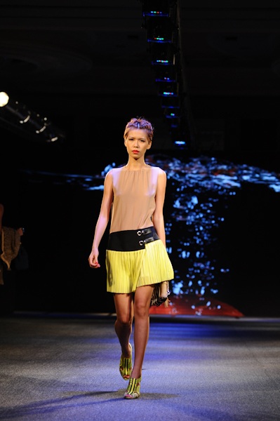 Người mẫu nhí nổi bật trong đêm thời trang - 15