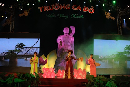 “Trường ca đỏ - Ước vọng xanh” - 2 “Trường ca đỏ - Ước vọng xanh”